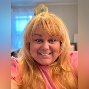 Princess Peach Wig, Tiara, and earring set